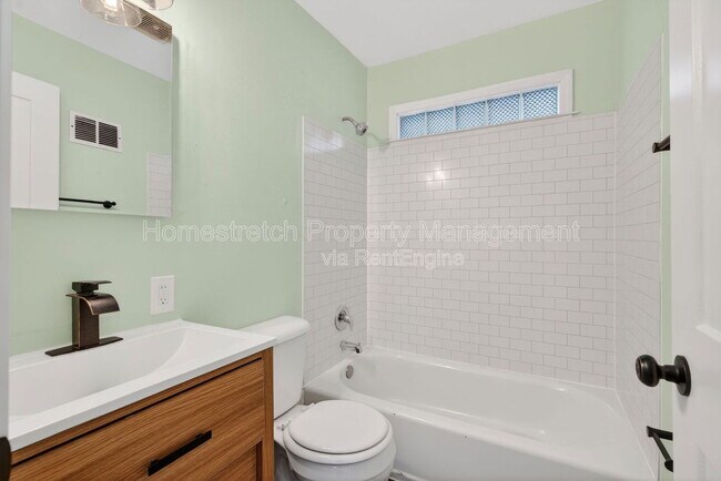 Building Photo - 437 Lancashire Rd