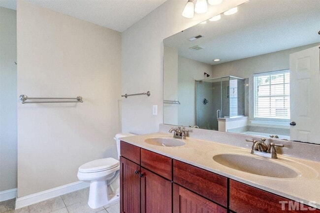 Building Photo - Beautiful 3 Bedroom Home w/Loft in Cary! - Available July 7th