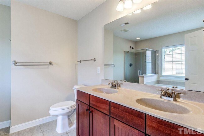 Building Photo - Beautiful 3 Bedroom Home w/Loft in Cary! - Available Now