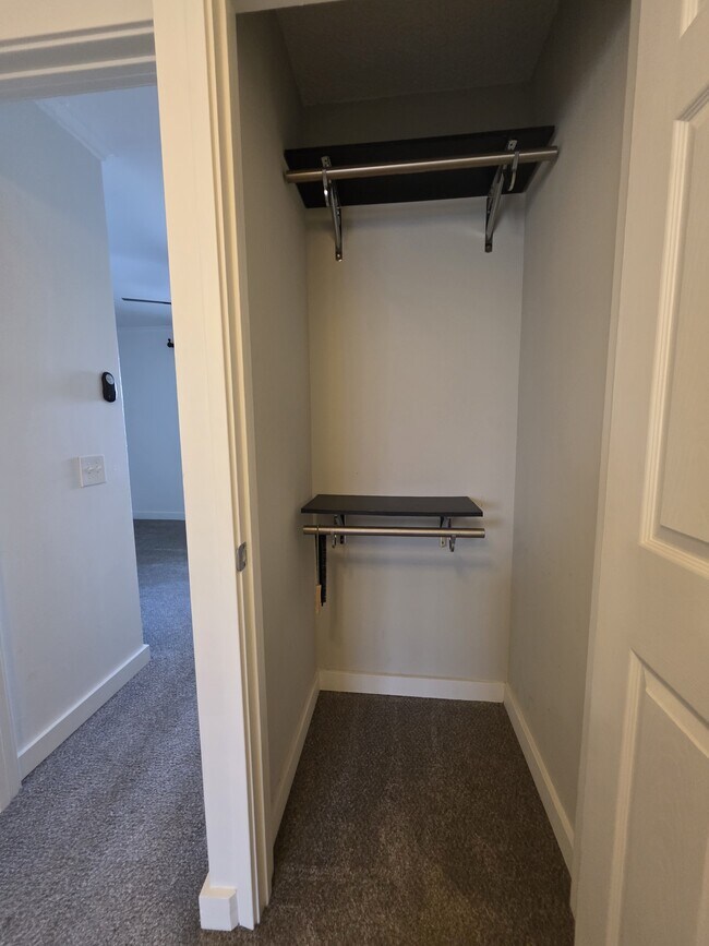 Building Photo - 350 Aoloa St