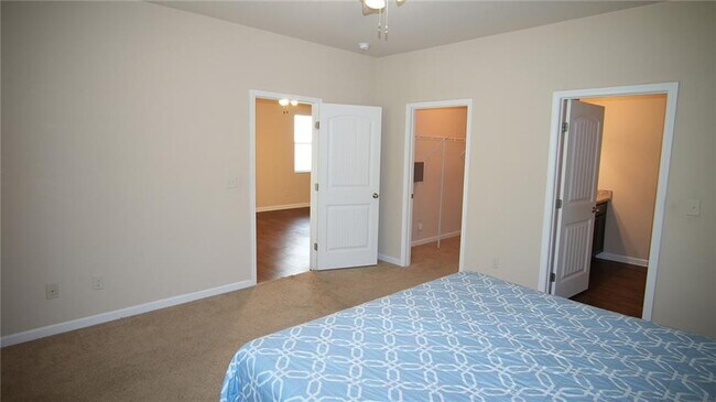 Building Photo - 813 Blue Hill Ln