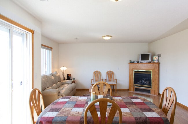 Building Photo - 433 15th Ave