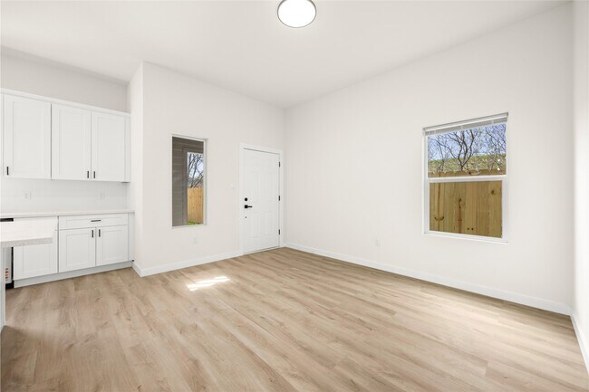 Building Photo - 9709 Pelsey St