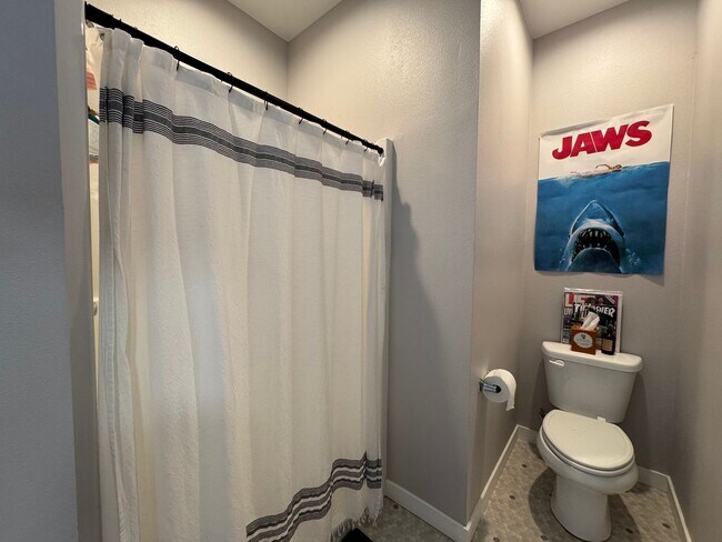 Building Photo - 6 Bed 5 Bath House Newer Updated Near Happy Valley, Fairhaven, WWU