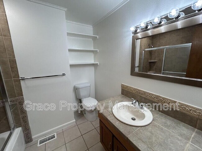Building Photo - 9954 W Maryland Dr