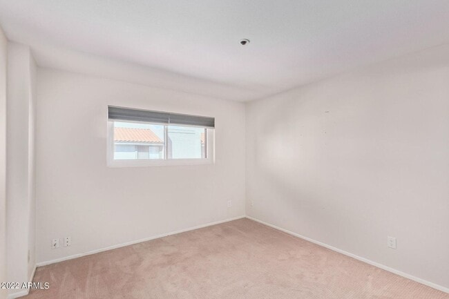 Building Photo - Charming 2 Bed 2 Bath Townhome near Downto...