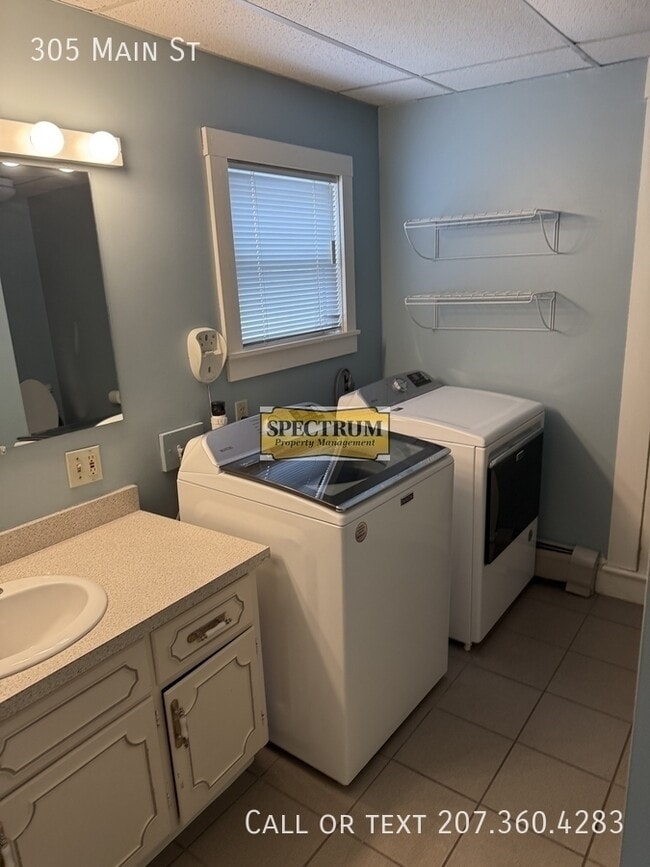 Building Photo - 305 Upper Main St