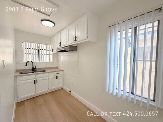 Building Photo - 2903 S Palm Grove Ave