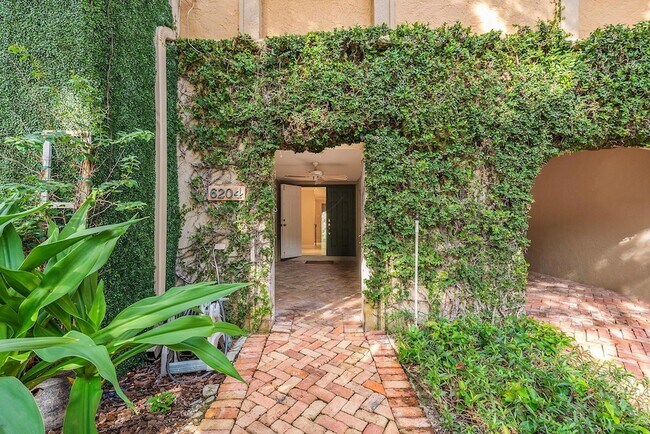 Building Photo - 6204 Paradise Point Dr