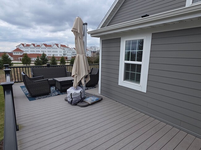 Building Photo - 5 bedroom Pewaukee home in Broken Hill