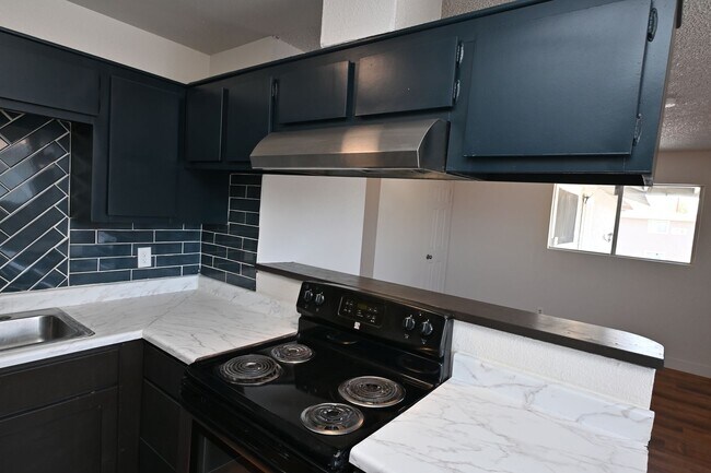 Building Photo - 2 Bedroom Apartment -Las Vegas -NO PETS -1...