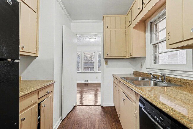 Building Photo - $1,595/month | 3 Bed | 2 Bath | Single-Level Ranch