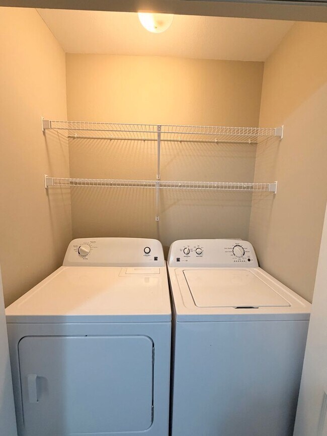 Building Photo - Modern 3/3 Condo | Prime Tallahassee Location