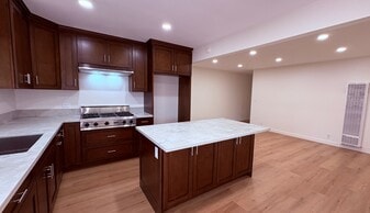 Building Photo - 1610 W Cameron St