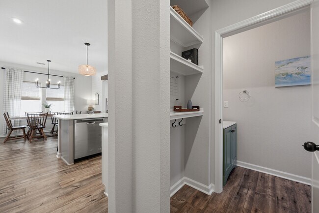 Building Photo - 184 Dahlia Falls Dr