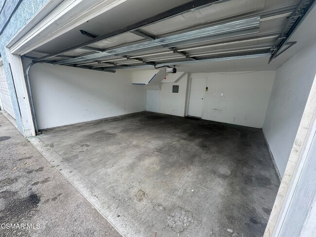 Building Photo - 14520 Plummer St