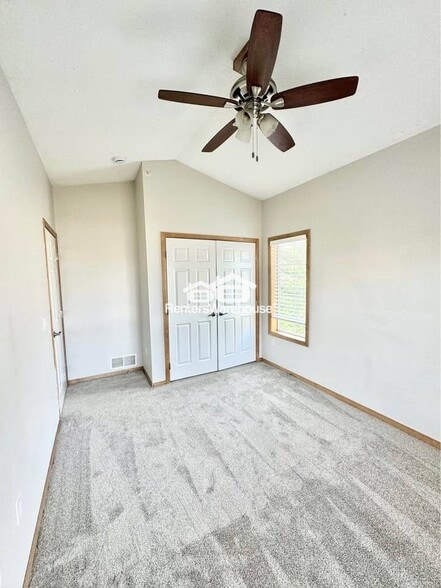 Building Photo - 2000 Meadow Ct