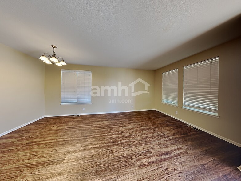 Building Photo - 5525 Kittredge St