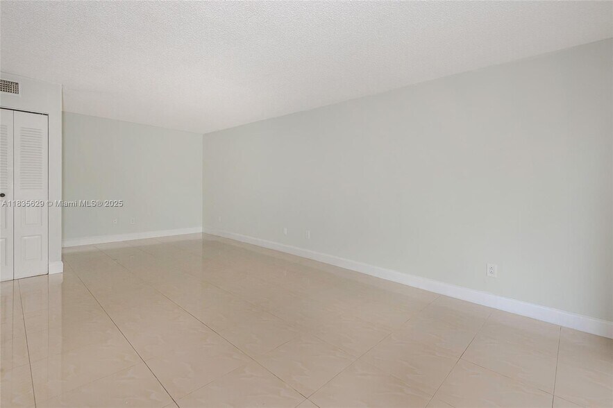 Building Photo - 6455 SW 116th Pl