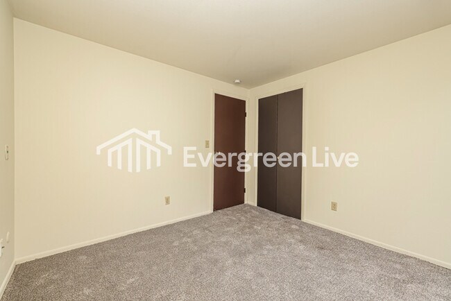Building Photo - 5664 Troy Villa Blvd