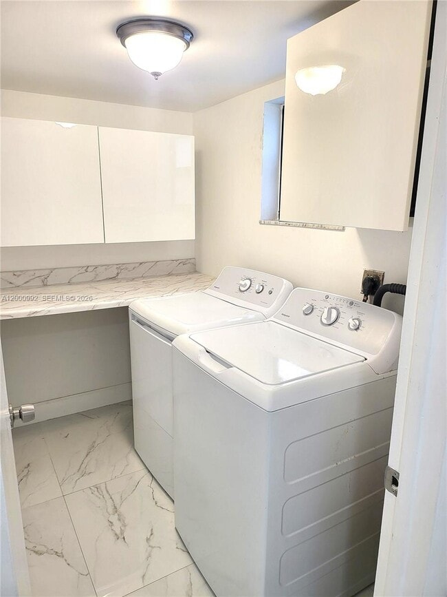 Building Photo - 9723 N New River Canal Rd