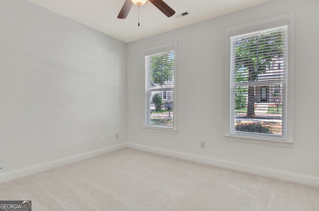Building Photo - 155 Colonial Ct