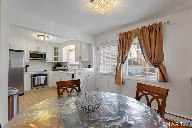 Building Photo - 44 Garden St