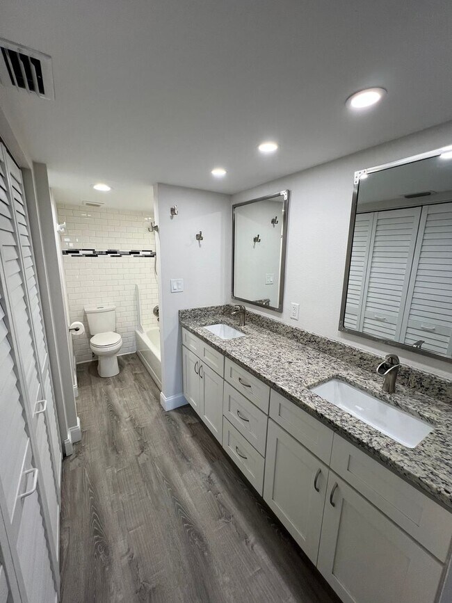 Building Photo - 14459 River Beach Dr