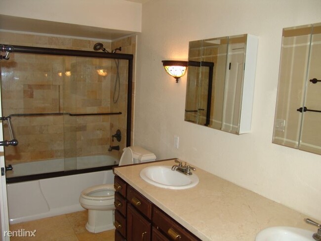 Building Photo - 2 br, 1 bath Condo - 700 East Mesquite Cir...