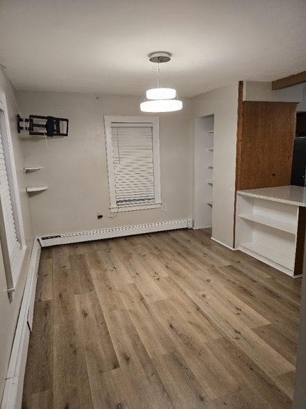 Building Photo - 36 King St