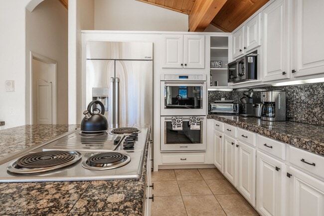 Building Photo - Mountain View Haven