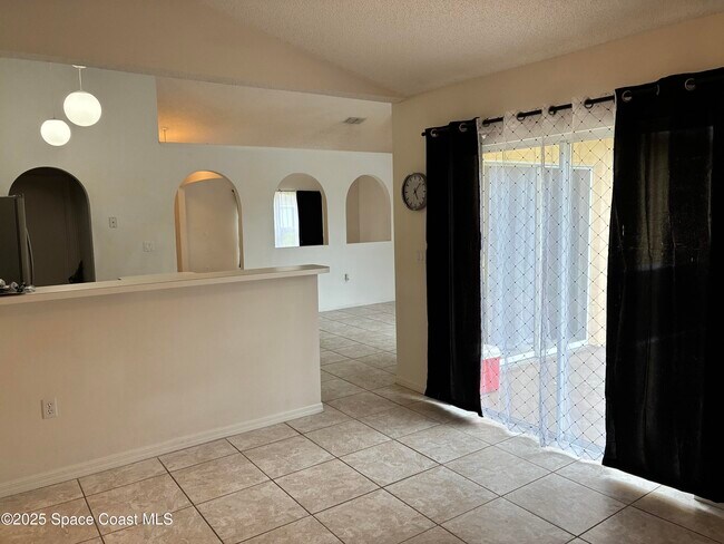 Building Photo - 117 Hillock Ave NW