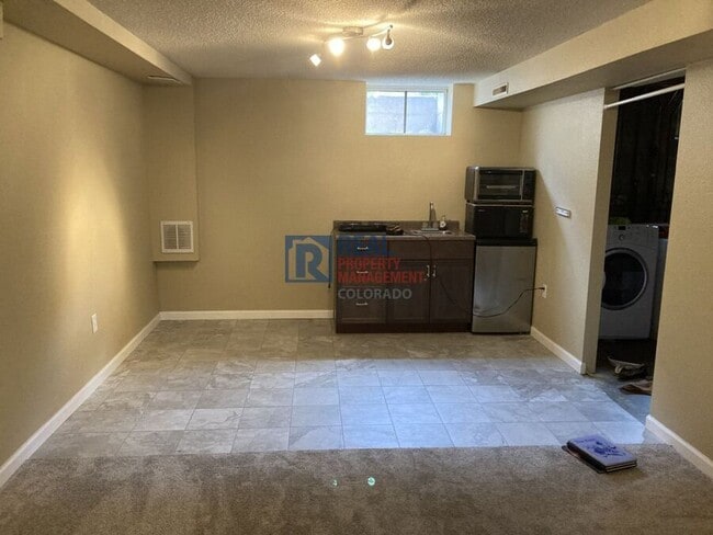 Building Photo - 3365 Olive St