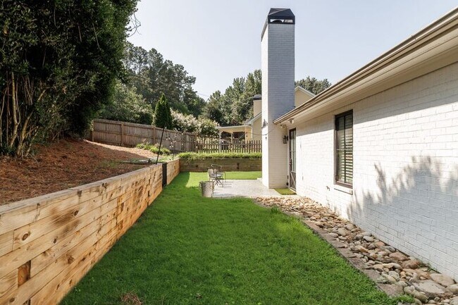 Building Photo - 112 Lucy Ln