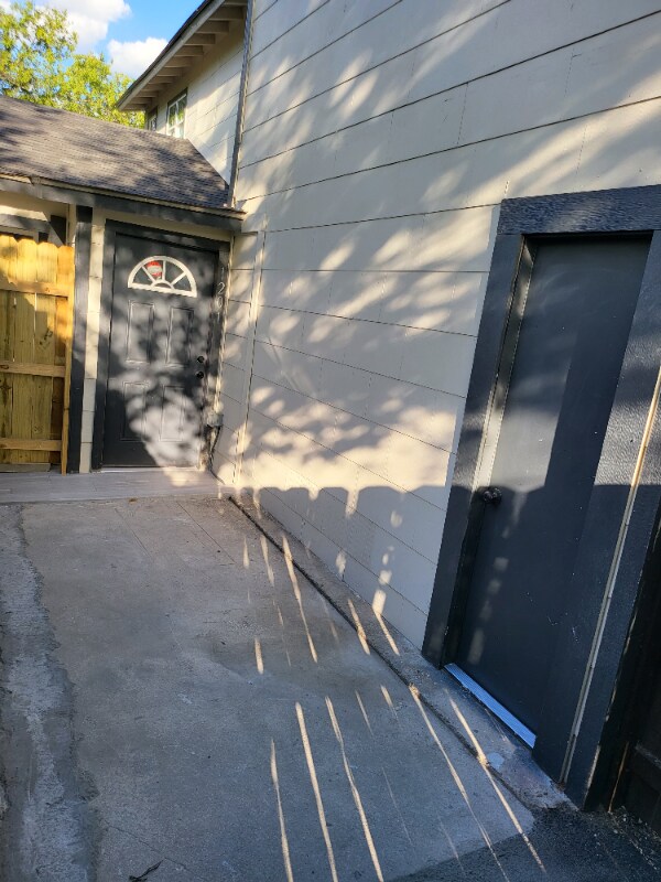 Building Photo - 2417 Castroville Rd