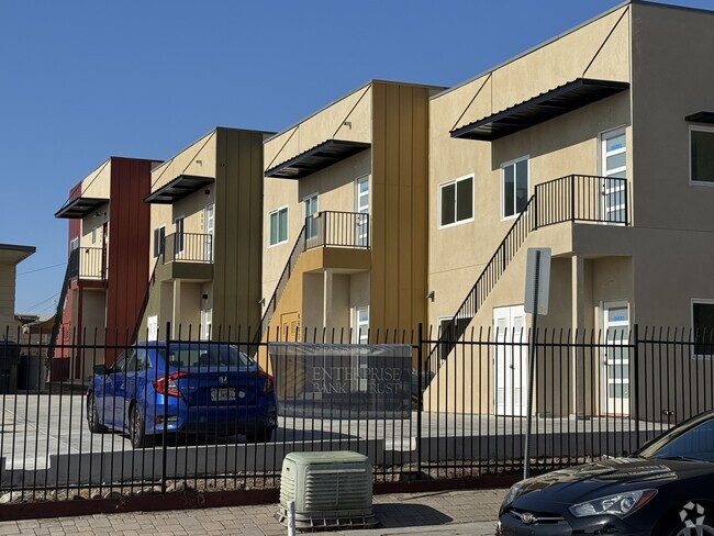 Building Photo - 4692 Craigie St