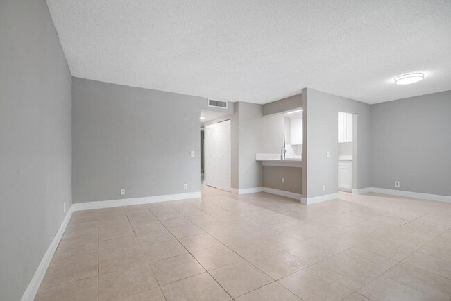 Primary Photo - 516 Meadows Cir