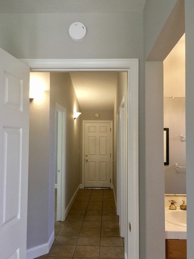 Building Photo - 6240 Gamay Ct