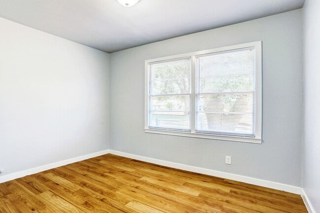 Building Photo - 1706 3rd Ave N