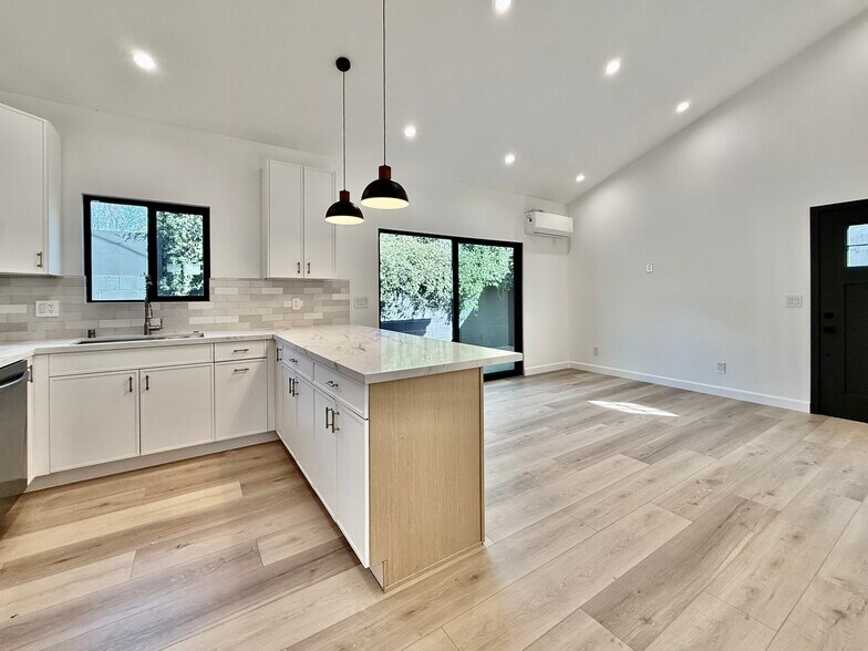 Building Photo - 619 N Vista St