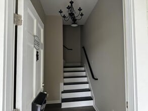 Building Photo - 218 College St