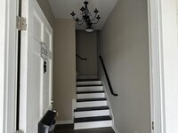 Building Photo - 218 College St