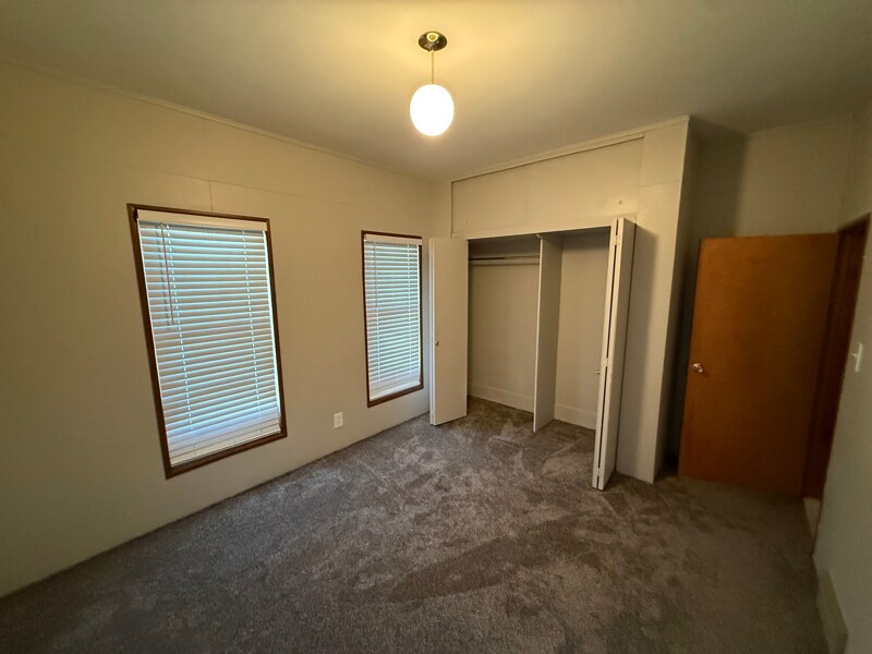 Building Photo - 710 W 8th St