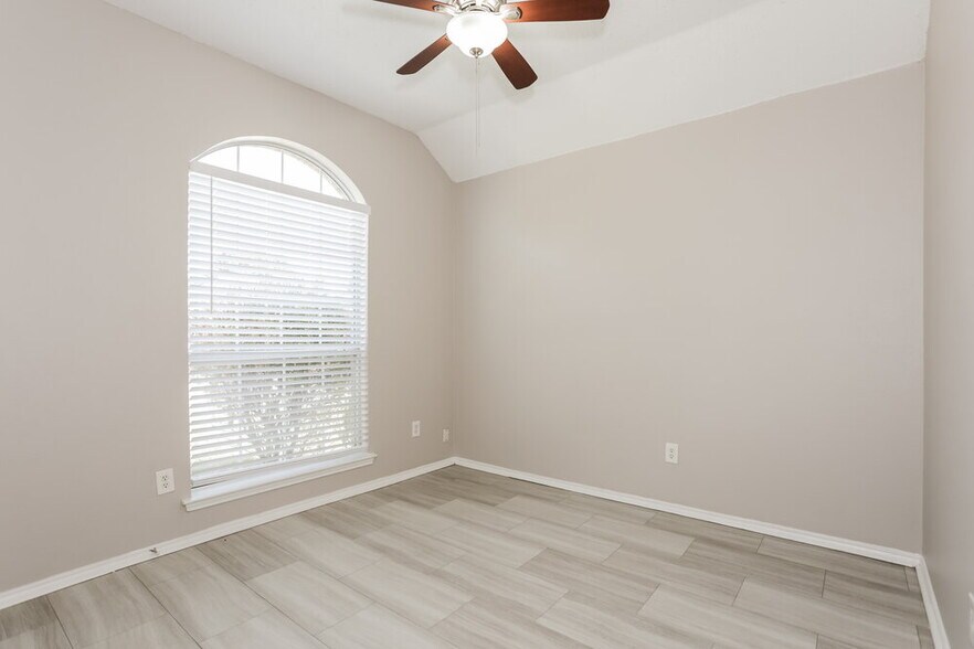 Building Photo - 224 Glen Meadow Dr
