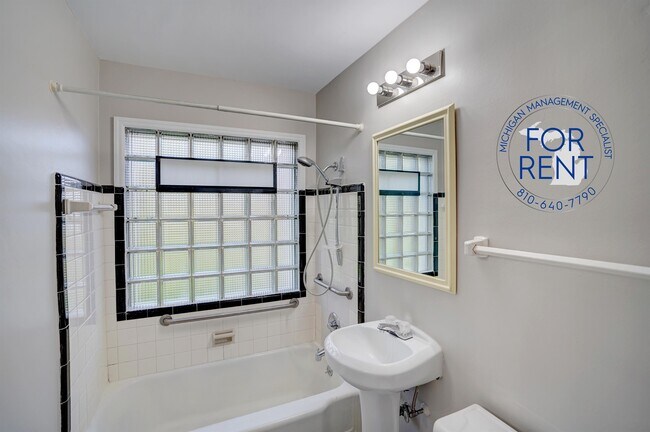 Building Photo - 708 Fremont St