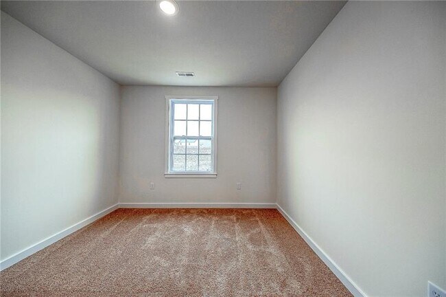 Building Photo - 123 Foxhound Dr