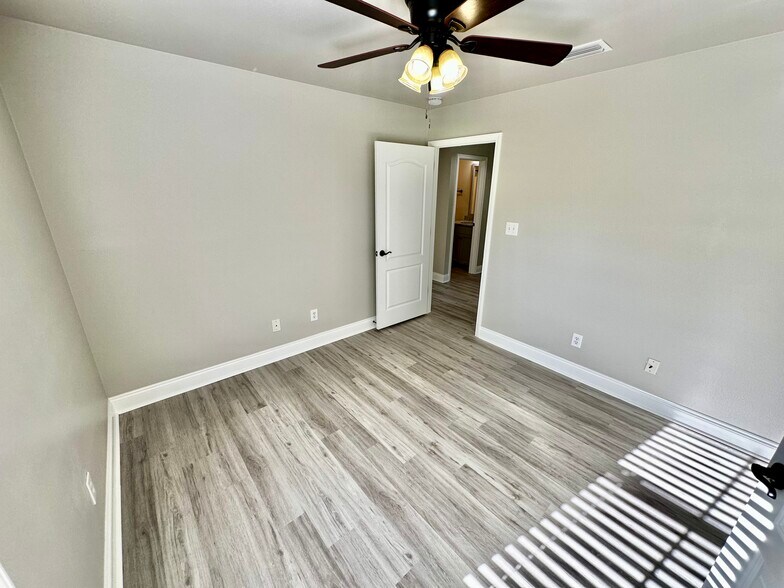 Building Photo - 8022 Brookside Ln