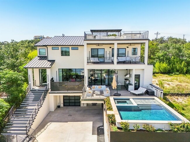 Building Photo - 12885 Park Dr