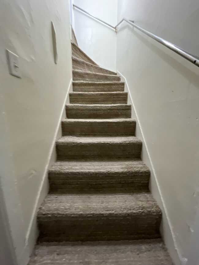 Building Photo - 104 Lake St