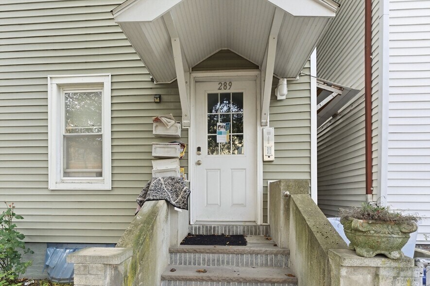 Building Photo - 289 Elm St